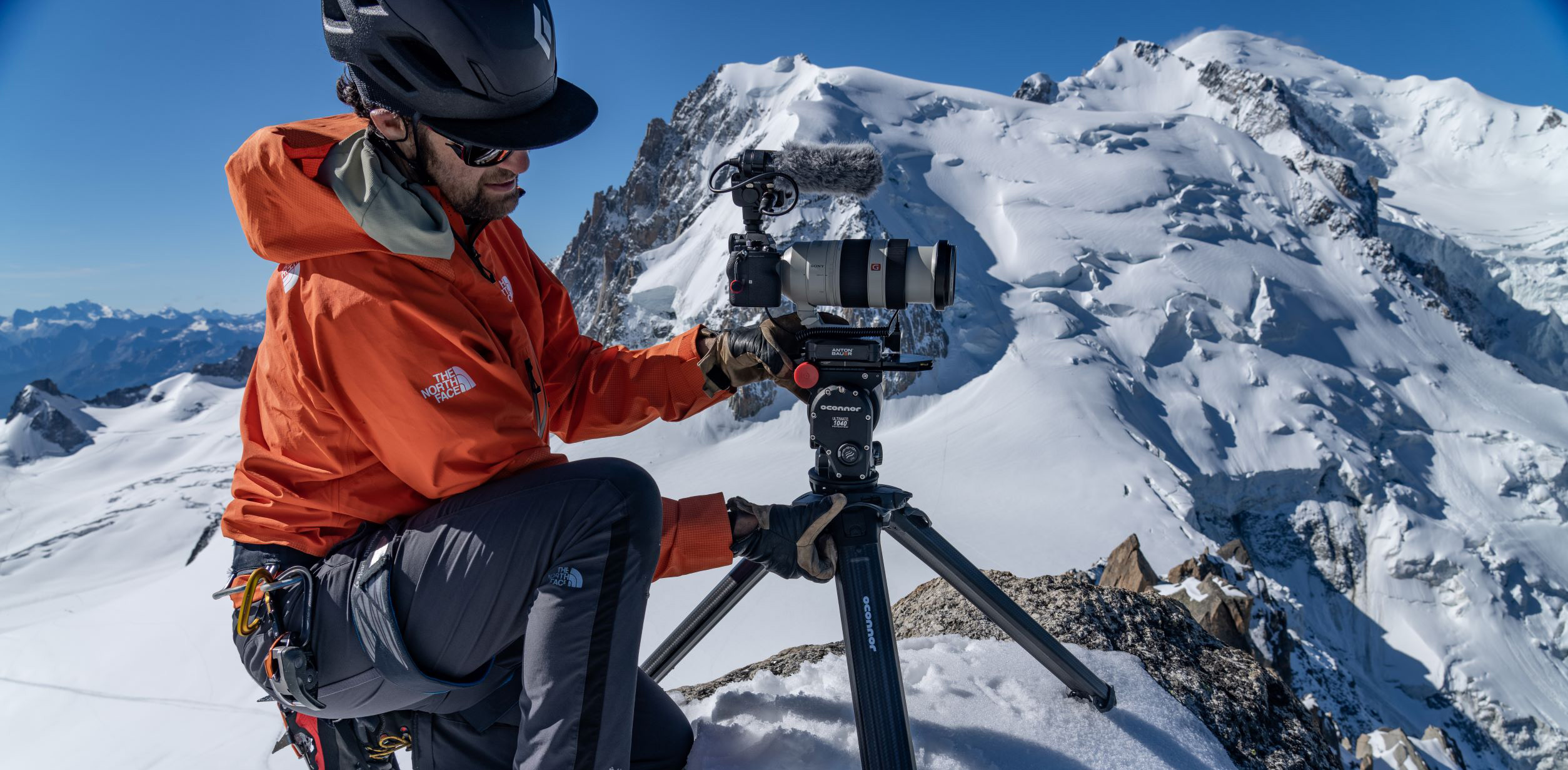 Renan Öztürk Sony Alpha Kameralar, Anton/Bauer Titon Base Piller ve OConnor 1040 flowtech Tripodlar ile Dağlarda Aletsiz Tırmanış çekti